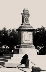 1922. Открыт памятник К. Марксу
