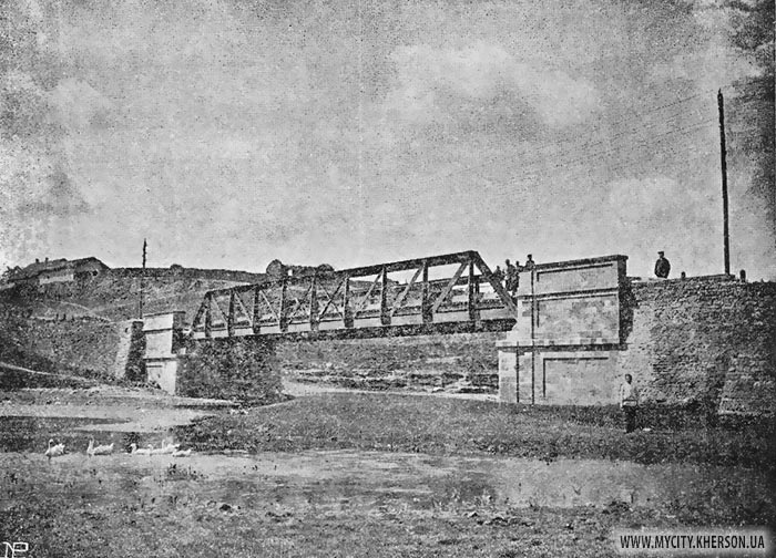 Желѣзный мостъ черезъ р. Тягинку (15 саж.). Постр. въ 1901 году.