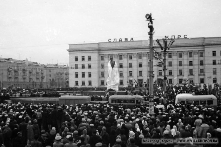 1965. Открыт памятник В.И.Ленину